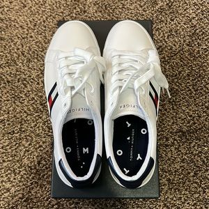TOMMY HILFIGER sneakers ❤️🤍💙
